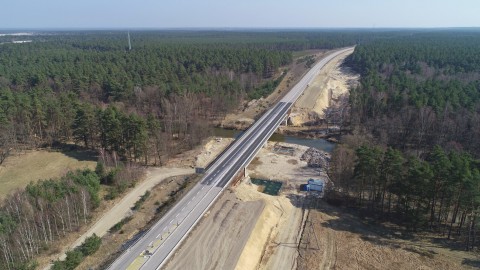 Widok-na-budowe-mostu-autostradowego-scaled.jpg