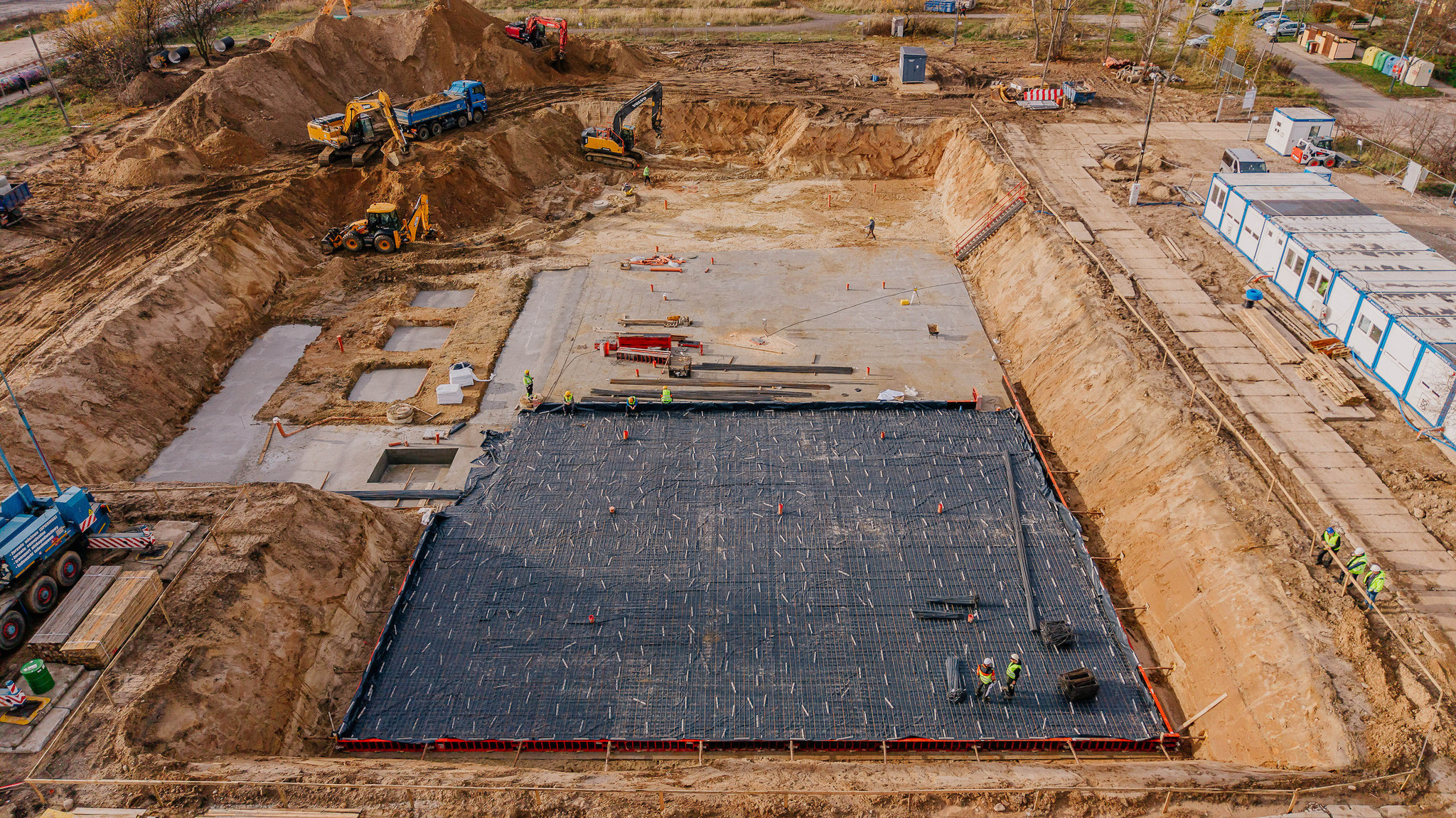 2025.11.05 Wylewanie płyty fundamentowej pod aquapark na Widzewia fotŻydowicz (8).jpg
